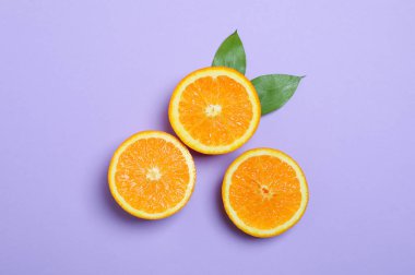 Turuncu lar ve renklerde yapraklar ile düz döşeme kompozisyonu