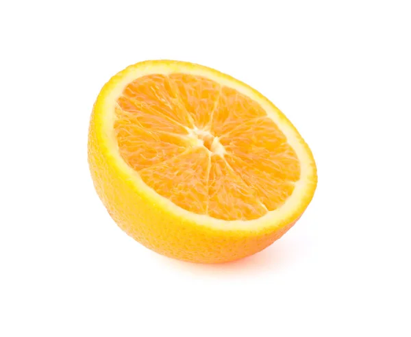 半橙色隔离在白色背景上。柑橘类食品 — 图库照片