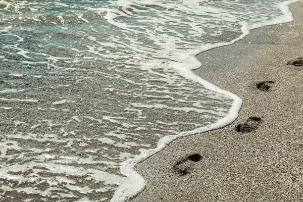 Marítimo con huellas, espacio para texto. Fondo de verano — Foto de Stock