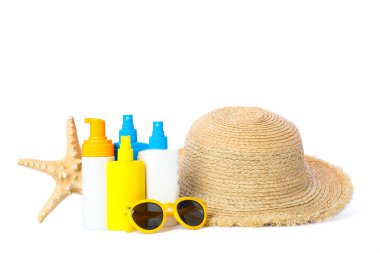 Yaz tatili aksesuarları beyaz arka plan üzerinde izole. Mutlu 