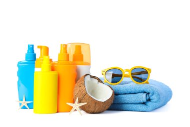 Yaz tatili aksesuarları beyaz arka plan üzerinde izole. Mutlu 