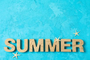 Renkli arka plan üzerinde denizyıldızları ile Yazıt yaz, uzay fo