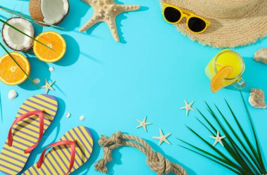 Renk b yaz tatil aksesuarları ile Düz yatıyordu kompozisyon