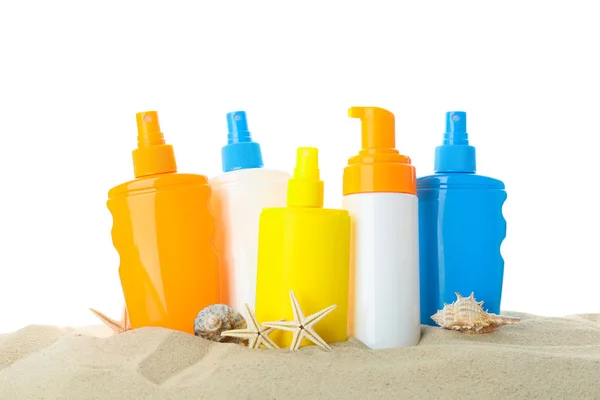 Solskyddsmedel med sjöstjärna och snäckskal på klar havs sand. Sommaren — Stockfoto