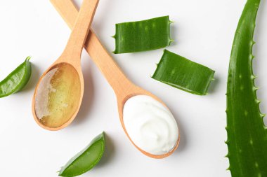 Beyaz backgrou doğal tedavi aksesuarları ile Kompozisyon