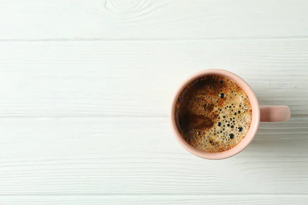 Cup of coffee with frothy foam on wooden background, space for t — Stock Photo, Image