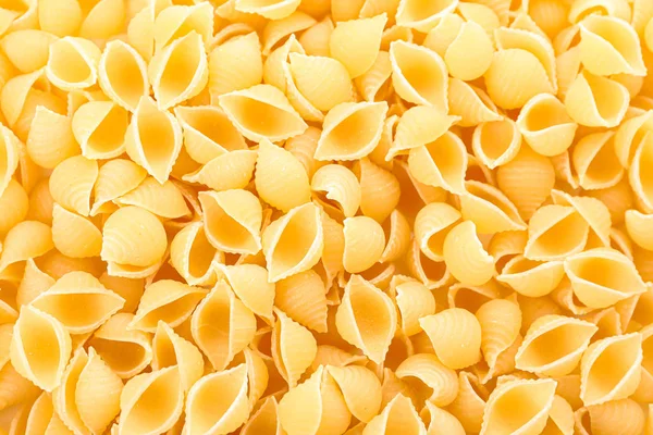 意大利面作为背景，特写。未煮熟的全麦面食 — 图库照片
