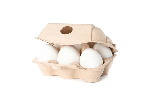 Ovos de galinha branca na caixa de papelão isolados no fundo branco — Fotografia de Stock