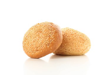 Çörekler beyaz arka plan üzerinde izole. Fırın ürünleri