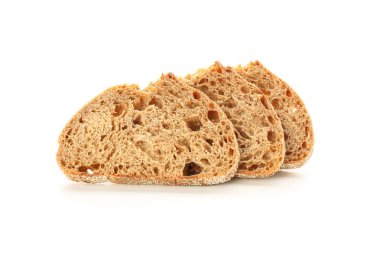Beyaz arka planda izole edilmiş buğday ekmeği parçaları. Fırın ürünleri