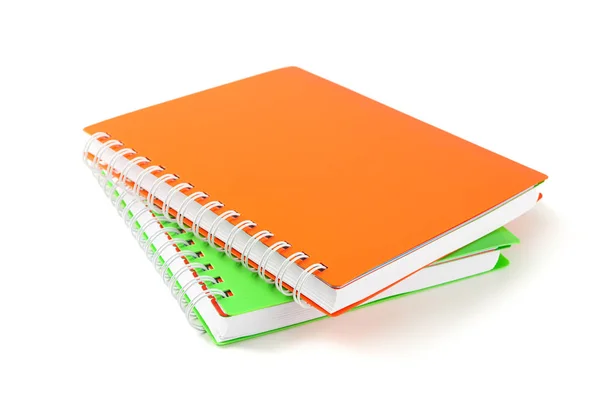 Kleur notebooks met ruimte voor tekst geïsoleerd op witte achtergrond — Stockfoto