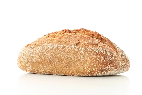 Pão de trigo isolado sobre fundo branco. Produtos de padaria — Fotografia de Stock