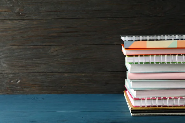 木背景记事本和书籍 图库照片 C Denisfilm