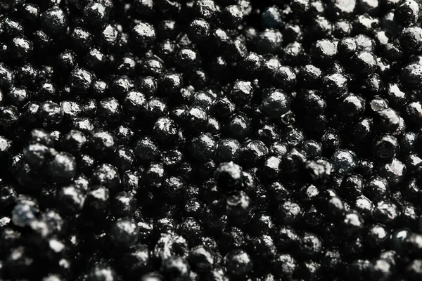 Delicioso caviar preto como fundo, close-up — Fotografia de Stock