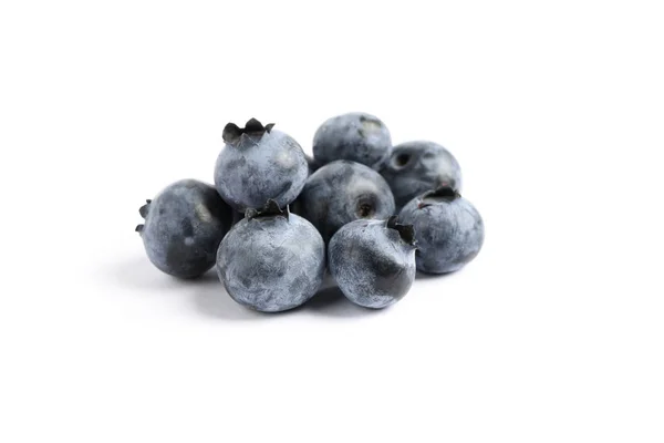 一组蓝莓孤立在白色背景上，特写 — 图库照片