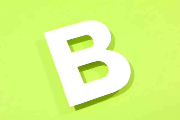 色の背景に白い文字 B、テキストホワイト文字 B のスペース — ストック写真