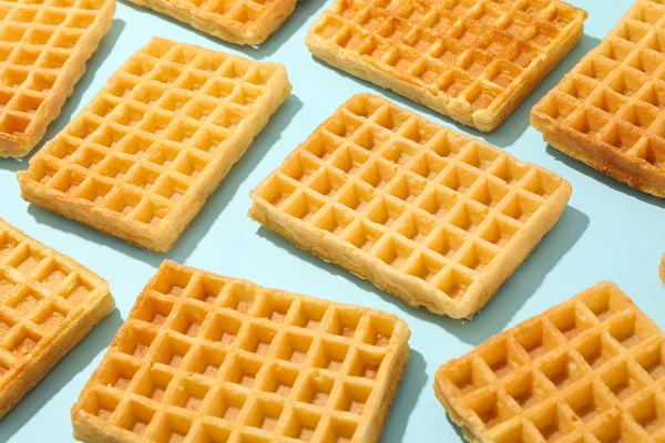 Platte lay compositie met Belgische wafels op kleur achtergrond — Stockfoto