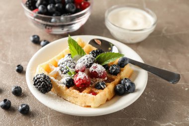 Belçika waffle ile kahvaltı kompozisyonu, metin için alan