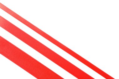 Kırmızı kurdeleler beyaz arka plan üzerinde izole. Hediye konsepti