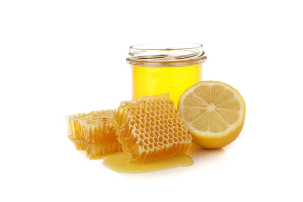 Pieces of honeycomb, glass jar and lemon isolated on white backg — Stockfoto