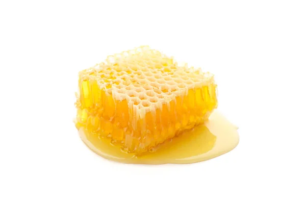 Söt Honeycomb isolerad på vit bakgrund, närbild — Stockfoto