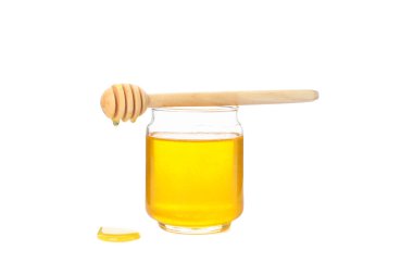 Beyaz arka plan üzerinde izole bal ile Dipper ve cam kavanoz