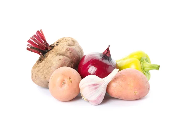 Pepper, kentang, bawang putih, bawang merah dan bit diisolasi pada backgro putih — Stok Foto