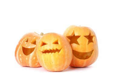 Cadılar Bayramı dekoratif kabaklar beyaz arka plan üzerinde izole