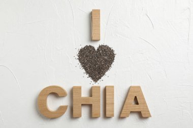 Yazıt Ben beyaz arka plan üzerinde chia seviyorum, metin için alan