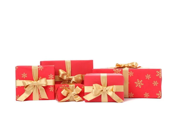 Geschenkboxen mit goldener Schleife isoliert auf weißem Hintergrund — Stockfoto