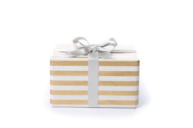 Beyaz arka planda yay ile güzel hediye kutusu