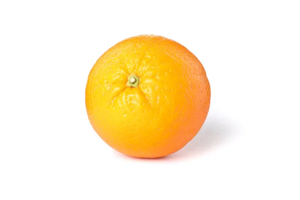 Egyetlen érett narancs izolált fehér háttér — Stock Fotó