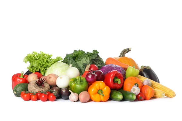Composición con verduras frescas aisladas sobre fondo blanco —  Fotos de Stock