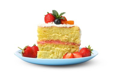 Beyaz arka planda izole edilmiş çilekli pasta tabağı