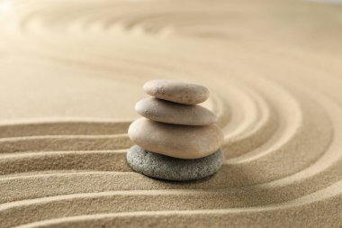 Kumda desenli taşlar var. Zen kavramı