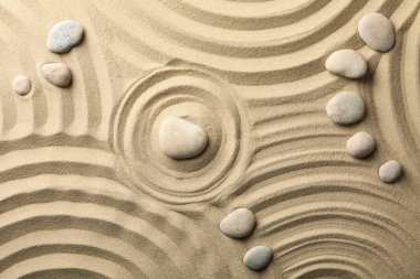 Kumda desenli taşlar var. Zen kavramı