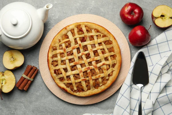 Composition Avec Tarte Aux Pommes Ingrédients Sur Fond Gris Vue — Photo