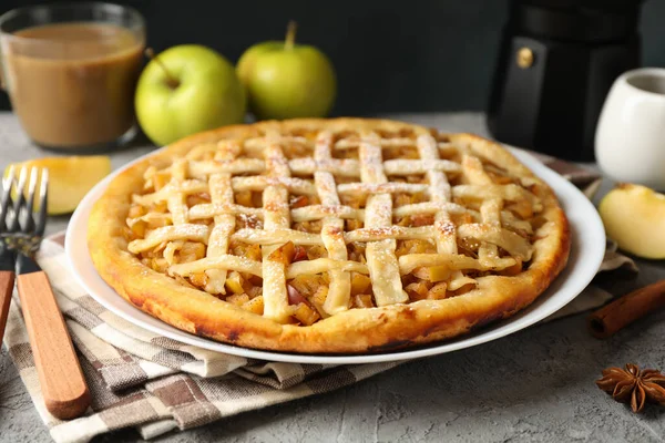 Samenstelling Met Appeltaart Ingrediënten Grijze Achtergrond Zelfgemaakt Voedsel — Stockfoto