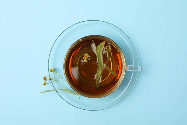 Tasse Lindentee Auf Blauem Hintergrund Draufsicht — Stockfoto