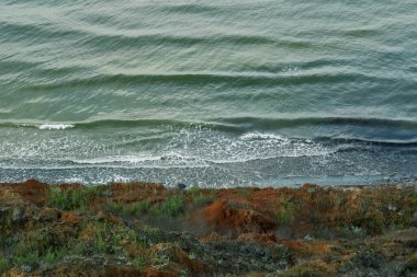 Uçurumdan sahile kadar en üst manzara. Şaşırtıcı doğa.