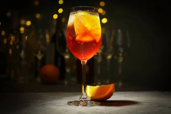 Samenstelling Met Aperol Spritz Cocktail Wazig Licht Zomer Drankje — Stockfoto