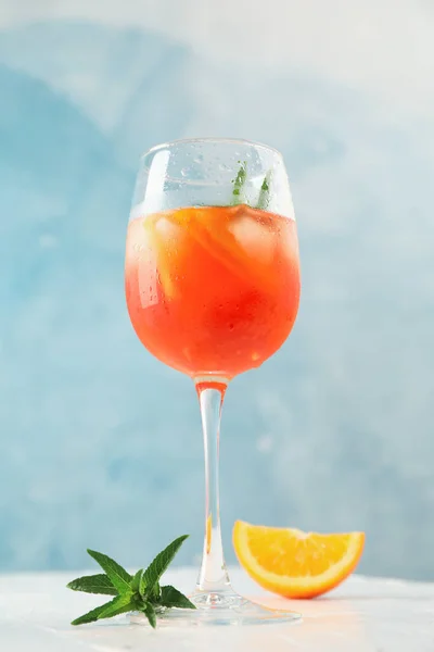 Composição Com Coquetel Spritz Aperol Sobre Fundo Cor Bebida Verão — Fotografia de Stock