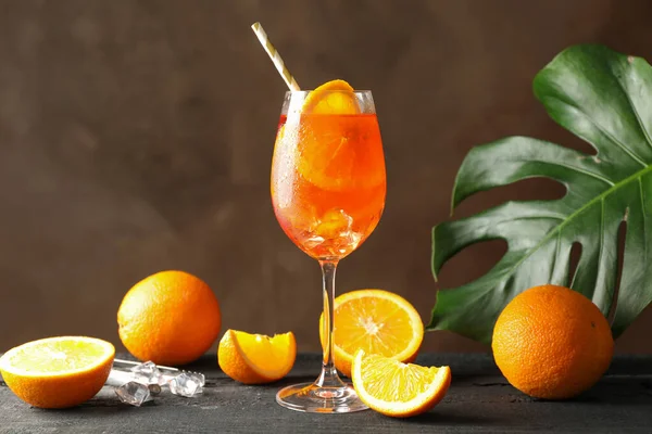 Composición Con Aperol Spritz Cocktail Sobre Mesa Madera Bebida Verano —  Fotos de Stock