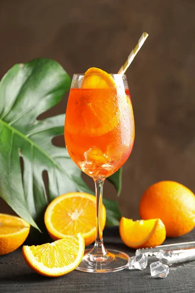 Σύνθεση Aperol Spritz Cocktail Ξύλινο Τραπέζι Θερινό Ποτό — Φωτογραφία Αρχείου