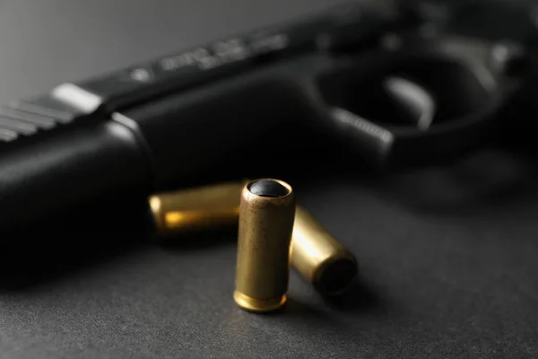 Pistola Balas Traumáticas Fundo Preto Arma Autodefesa — Fotografia de Stock