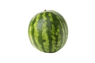 Beyaz arka planda izole edilmiş taze karpuz. Yaz meyvesi