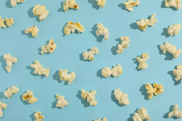 Flach Lag Popcorn Auf Blauem Hintergrund Nahrung Für Das Kino — Stockfoto