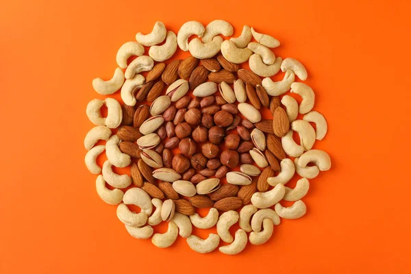 Cirkel Olika Nötter Orange Bakgrund Vitaminmat — Stockfoto