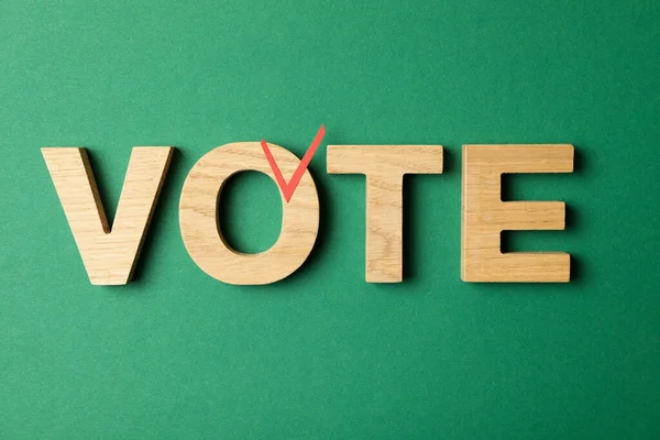 Palavra Voto Feito Letras Madeira Fundo Verde — Fotografia de Stock