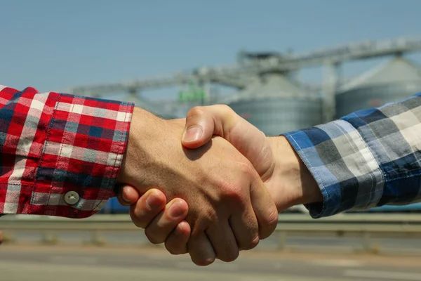 Businessmen Shake Hands Silos Agriculture Business — Stock Photo, Image